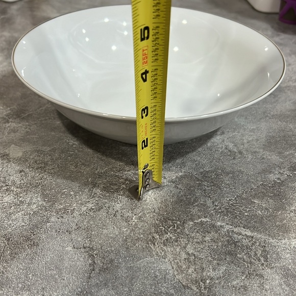 Large soup or serving bowl white with gold - Picture 4 of 5